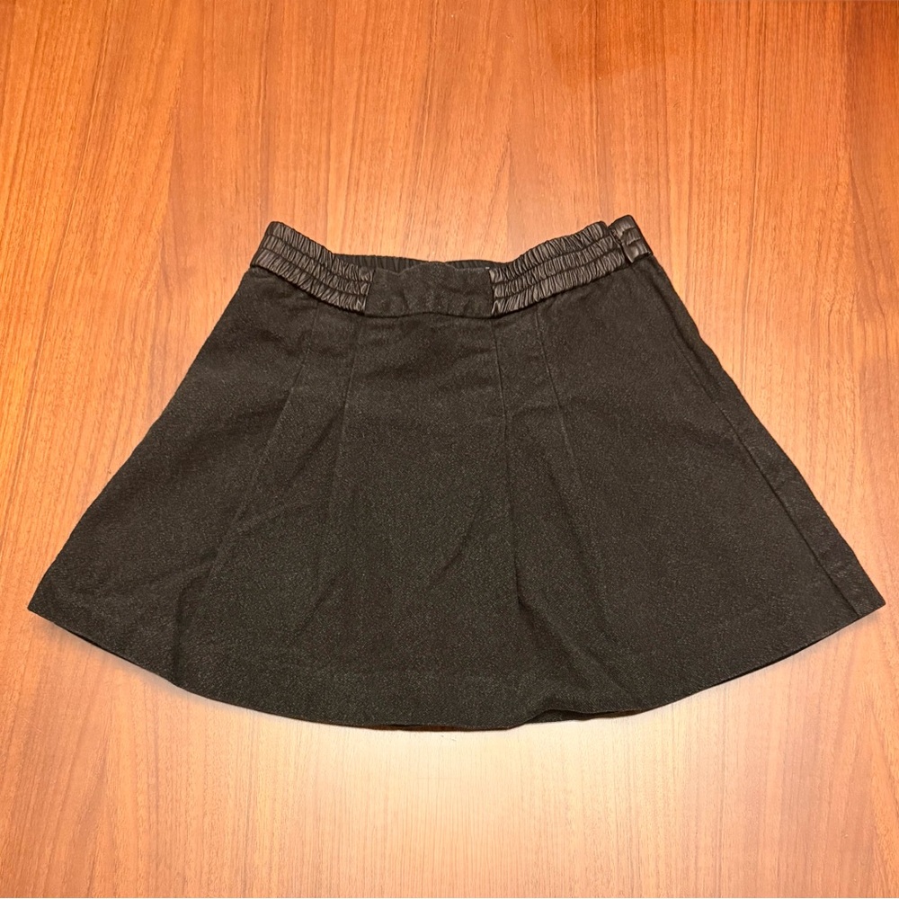 Size 6 kids black pleated jean skirt with an elastic waistband and zipper